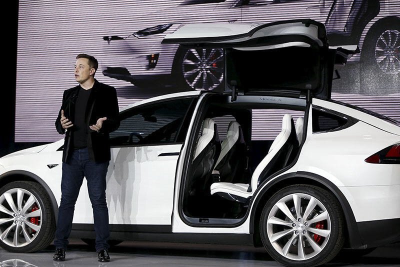 Tesla էլեկտրական մեքենաների զեղչերը բացատրվում են նրանով, որ «Իլոն Մասկին սեղմել են պատին»
