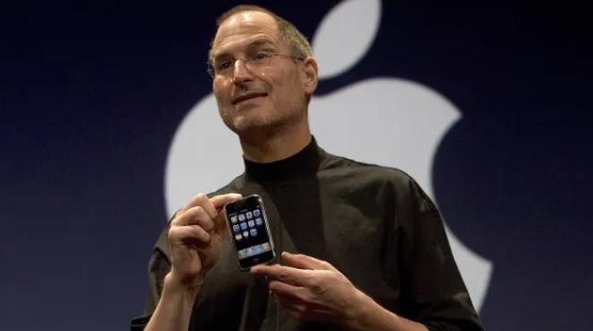 Нераспечатанный смартфон iPhone, выпущенный в 2007 году, был продан на торгах 16 октября за 39 340 долларов