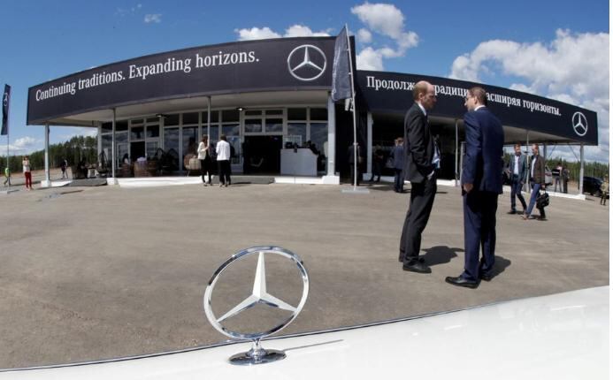 Mercedes-Benz уйдет с российского рынка, продав акции местному инвестору