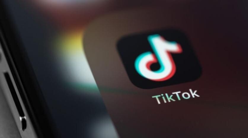 Еврокомиссия попросила сотрудников удалить TikTok со служебных смартфонов