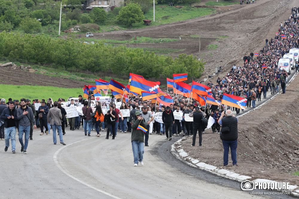 «Դանակը հասել է  ոսկորին, մենք կորցնում ենք ամեն ինչ». Կոռնիձորից երթը շարժվում է դեպի Հայաստան-Արցախ սահման