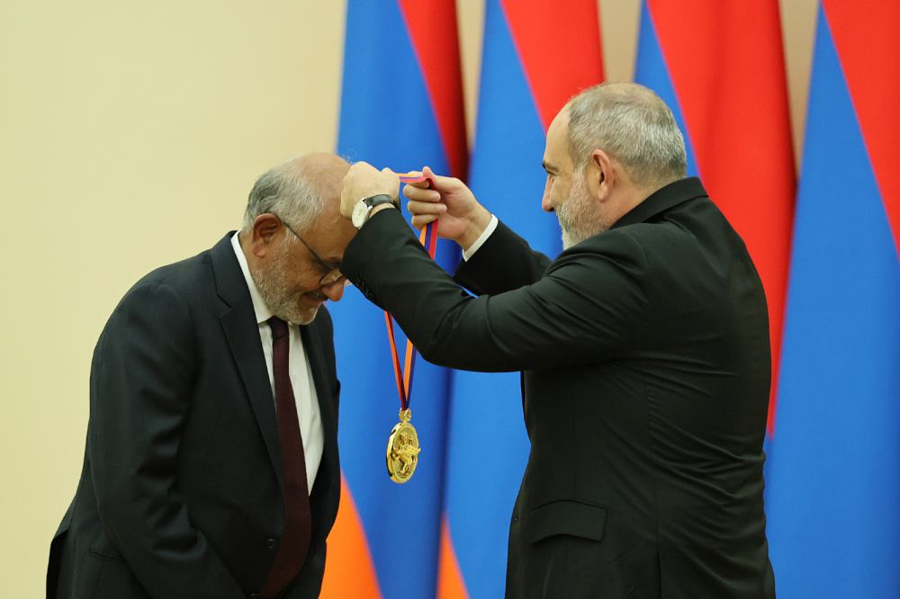Վարչապետը ՏՏ ոլորտում համաշխարհային ներդրման համար ՀՀ պետական մրցանակ է հանձնել Adobe-ի նախագահին. ՏԵՍԱՆՅՈՒԹ