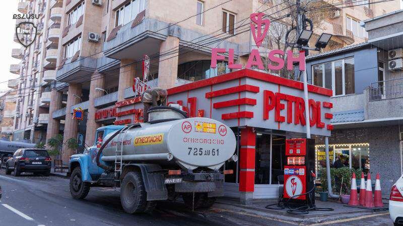 Երևանում բենզալցակայաններ են ապամոնտաժվել. ԼՈՒՍԱՆԿԱՐՆԵՐ