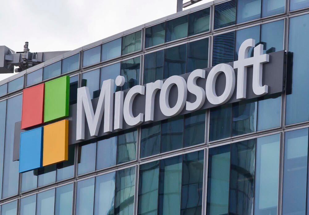 Microsoft briefly outshines Apple as world’s most valuable company