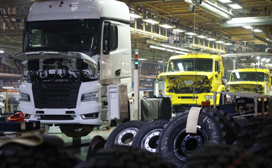 Немецкий Daimler продал свою долю в «Камазе»․ Bloomberg