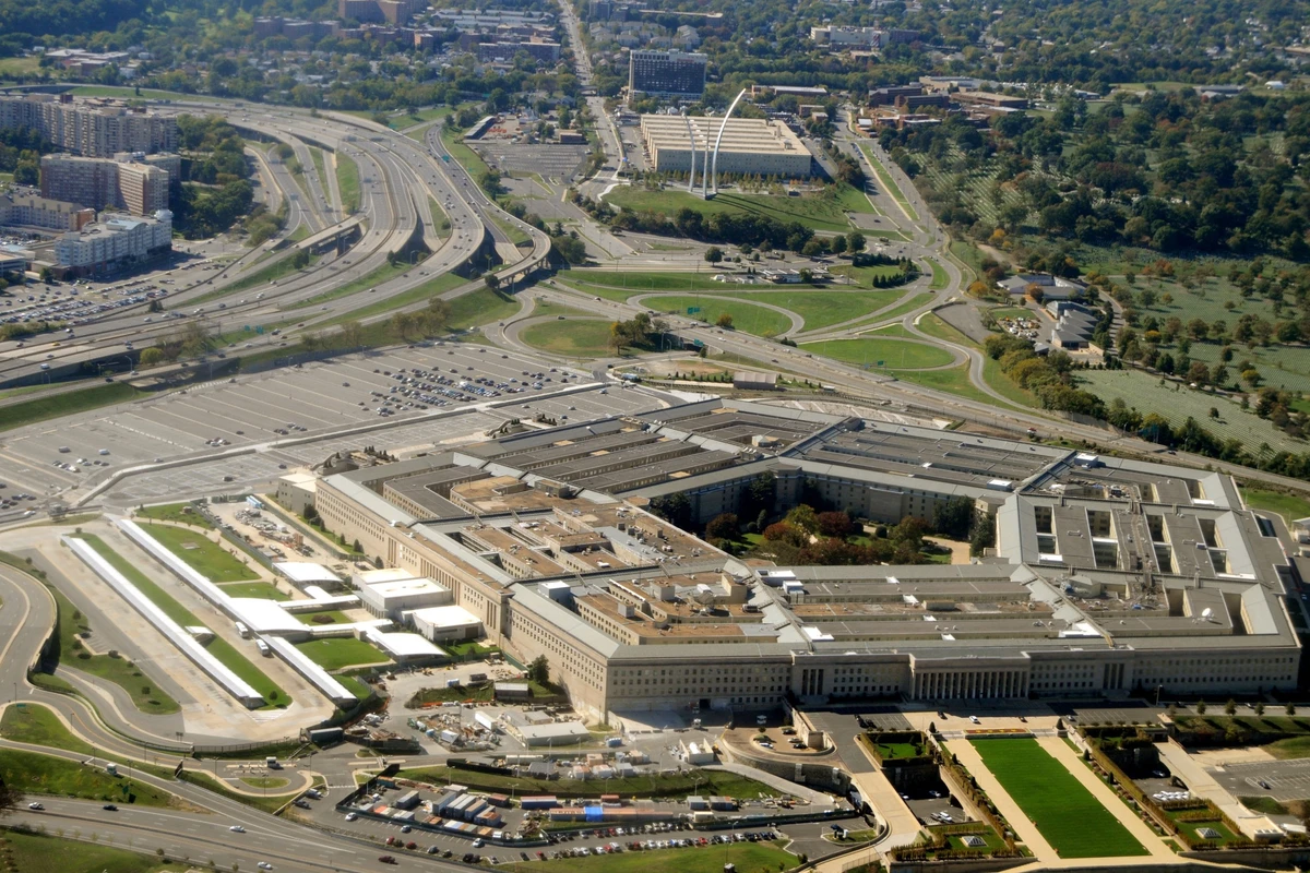 Pentagon slashes weapons programs to stay under debt deal