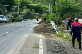 Վաղ առավոտից շարունակում են Մ-6 միջպետական ճանապարհի մաքրման աշխատանքները. ԼՈՒՍԱՆԿԱՐՆԵՐ