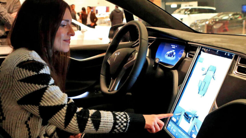 Tesla-ն պատրաստվում է ձայնային օգնական ներդնել էլեկտրական մեքենաներում