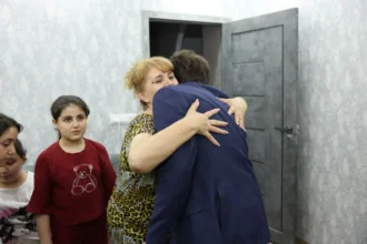 «Բադալյան եղբայրներ» ընկերությունների խմբի աջակցությամբ արցախցի Սարգսյանների ընտանիքը բնակարան է ձեռք բերել. ՏԵՍԱՆՅՈՒԹ