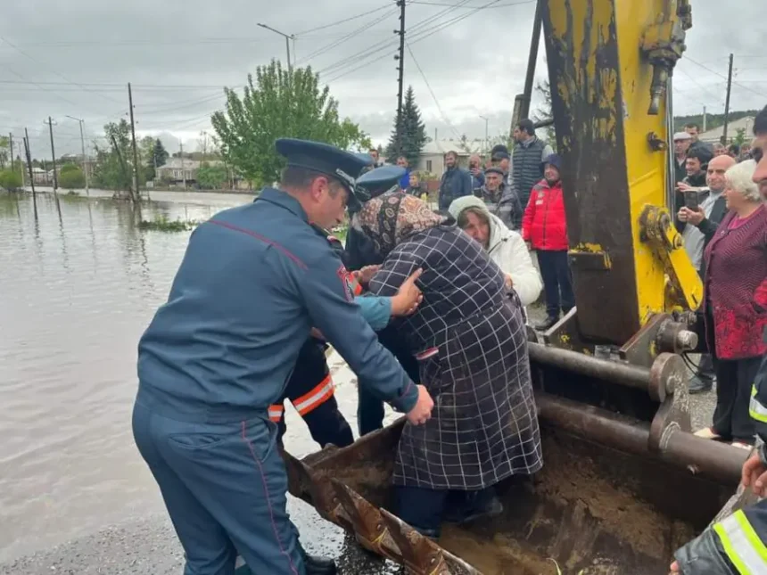 Հորդառատ անձրևների հետևանքով Դեբեդ, Աղստև, Տաշիր գետերը վարարել են. կան փլուզումներ. ԼՈՒՍԱՆԿԱՐՆԵՐ