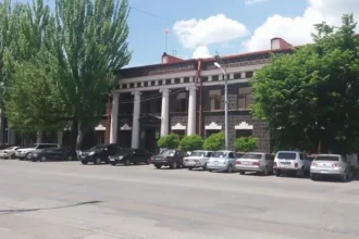 Շիրակի մարզպետարանի պաշտոնատար անձինք մեղադրվում են կաշառք ստանալու համար