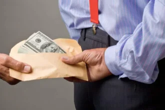 Ռեկտորը մի շարք անձանցից վարձավճար է վերցրել համալսարան ընդունելու պատրվակով