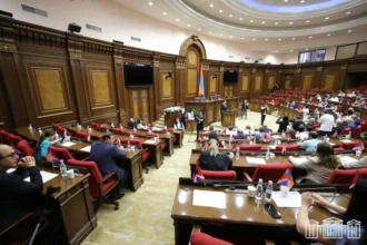 Նախաձեռնությամբ սահմանվում է ԼՂ-ի կուտակային համակարգում ձեւավորված կենսաթոշակային խնայողությունները ՀՀ-ում գործող կենսաթոշակային ֆոնդեր տեղափոխելու հնարավորությունը