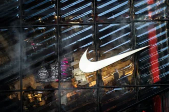Adidas может выиграть на фоне падения продаж Nike. Акции Nike уже упали на 20%