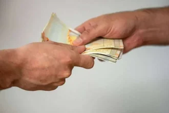 Ուսանողներից կաշառք պահանջելու և ստանալու մեջ մեղադրվող քոլեջի տնօրենի պաշտոնավարումը կասեցվել է
