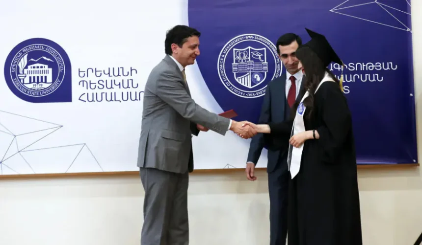 Նախարարը դիպլոմներ է հանձնել համալսարանը գերազանցությամբ ավարտած ուսանողներին