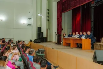 Վայոց ձորի մարզպետը հանդիպել է ԼՂ-ից բռնի տեղահանված և մարզում բնակություն հաստատած անձանց հետ