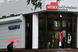 Индекс Мосбиржи упал ниже 2700 пунктов