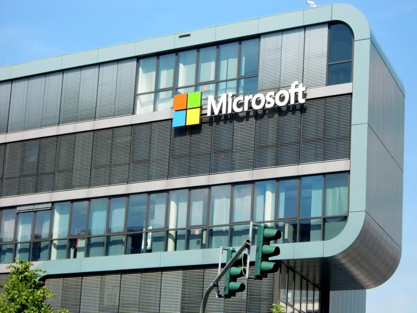 Microsoft уволила около 650 сотрудников