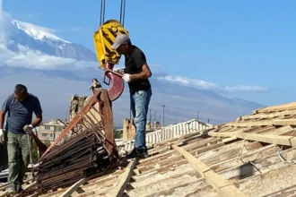 Սուբվենցիոն ծրագրով նորոգվում են Արարատ քաղաքի 6 շենքի տանիքներ. ՏԿԵՆ