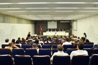 ՊԵԿ նախագահը հանդիպել է տնտեսվարողների հետ․ քննարկվել են հսկիչ նշանների ներդրման հետ կապված հարցեր