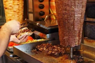 «Հավի շաուրմա»-ի նմուշը չի համապատասխանել սահմանված պահանջներին.կասեցվել է  հանրային սննդի օբյեկտի գործունեությունը