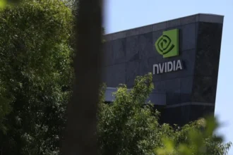 Акции Nvidia снизились  более чем 15%