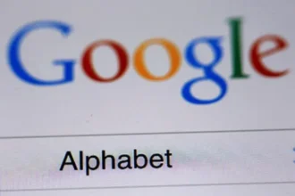 Акции Alphabet, материнской компании Google, упали более чем на 7%