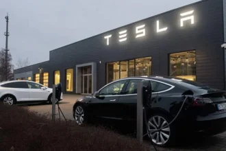 Tesla-ն դուրս է եկել Կանադայի ավտոսրահից