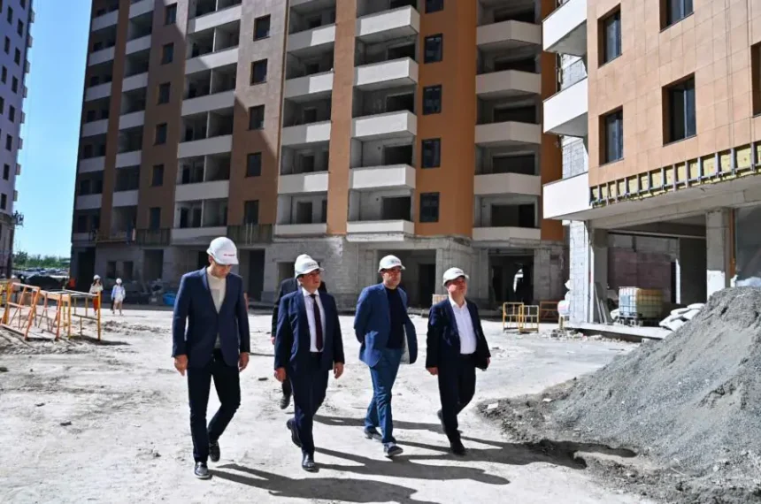 Քաղաքաշինության կոմիտեի նախագահը հետևել է հանրային ծառայողների համար իրականացվող բնակարանաշինական 2 ծրագրերի ընթացքին