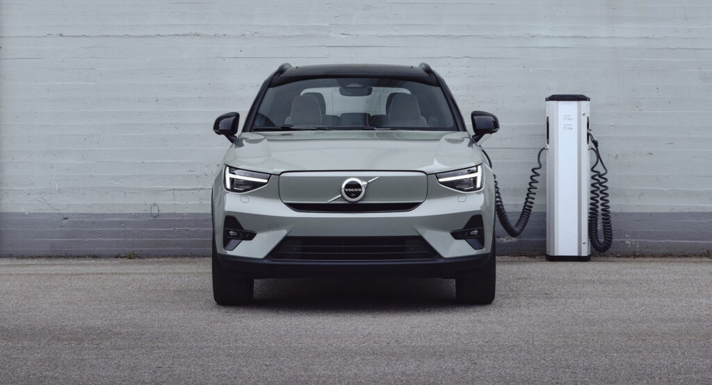 Volvo Drivers Might Actually Have To Use Mirrors After Glitch Hits 413K Cars