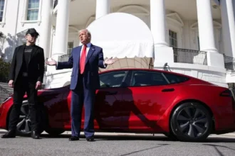 Թրամփը մտադիր է վաճառել Tesla Model S-ը, որն ստացել էր ի աջակցություն Մասկին