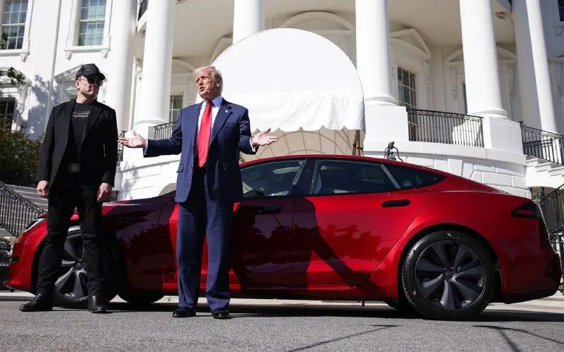 Թրամփը մտադիր է վաճառել Tesla Model S-ը, որն ստացել էր ի աջակցություն Մասկին