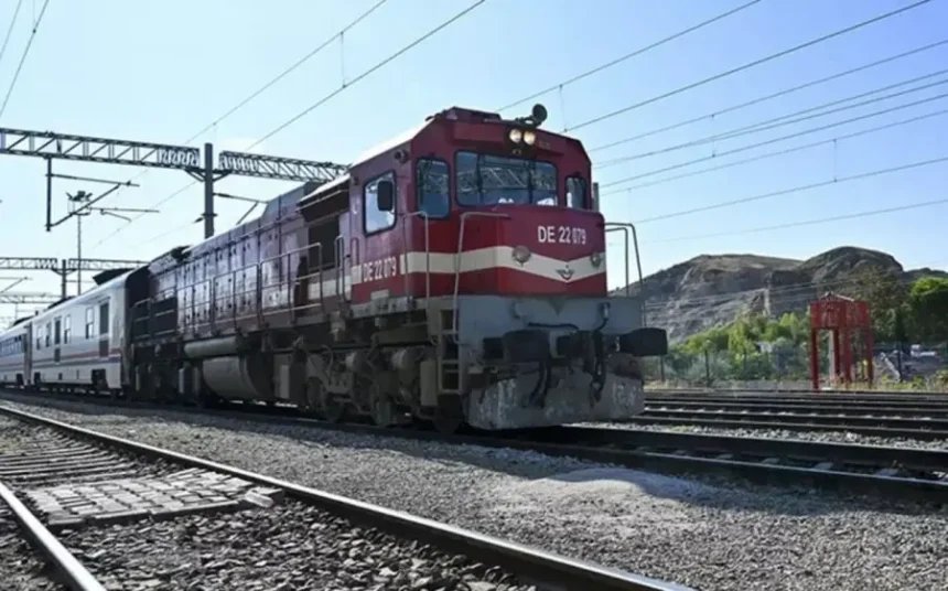 Նախագիծը կբարձրացնի Թուրքիայի լոգիստիկ ներուժը և կամրապնդի նրա աշխարհառազմավարական նշանակությունը. Ուրալօղլուն` Զանգեզուրի միջանցքի և կառուցվելիք երկաթուղային գծի մասին