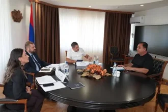Ձեռներեցության խթանման, բիզնես գործունեություն ծավալելու թեմաները էկոնոմիկայի նախարարը քննարկել է մարզաբնակ մի խումբ գործարարների հետ