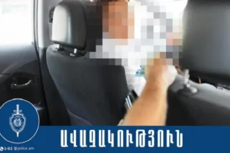 Ուղևորը հետևից առարկա է պահել տաքսու վարորդի գլխին և գումար հափշտակել. բացահայտում
