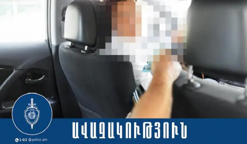 Ուղևորը հետևից առարկա է պահել տաքսու վարորդի գլխին և գումար հափշտակել. բացահայտում