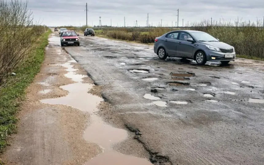 ՌԴ Պետդումայում առաջարկել են չեղարկել ճանապարհային տուգանքները՝ փոսերը շրջանցելու դեպքում