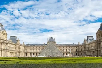 Աղմկոտ կողոպուտից հետո Լուվրը տեղափոխել է իր գանձերը