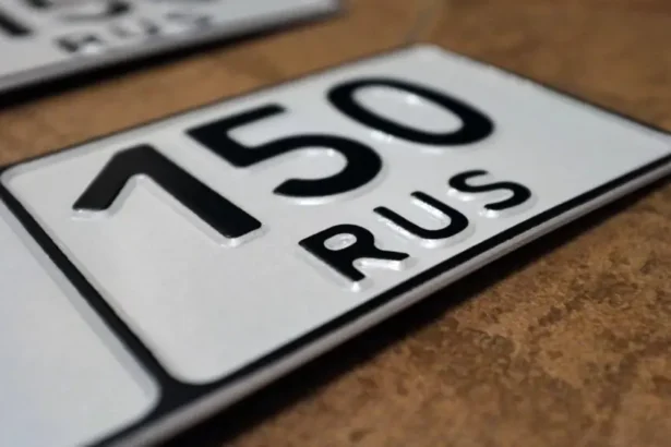 Ինչ տուգանք է նախատեսված առանց եռագույնի պետհամարանիշներով երթևեկելու համար