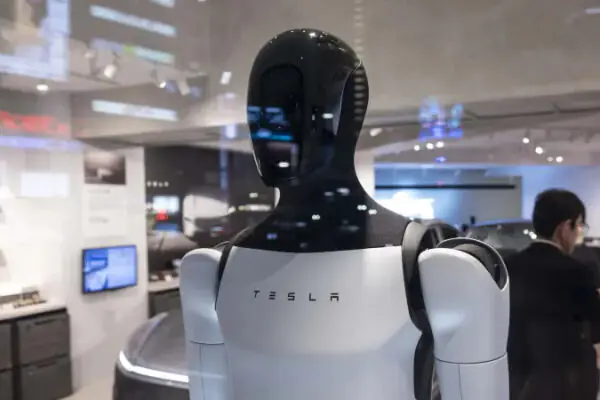 Մասկը խոստանում է, որ իր մարդանման ռոբոտը կվերացնի աղքատությունը