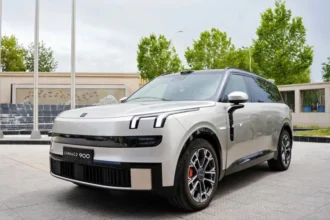 Дилеры назвали реальные цены на Lynk & Co 900