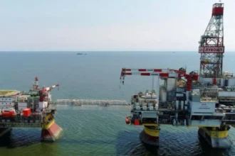 Украина ударила по платформе «Лукойла» на Каспии