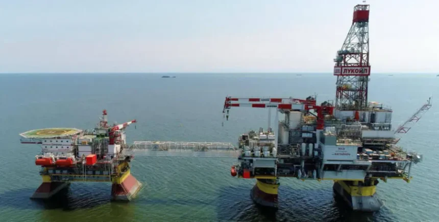 Украина ударила по платформе «Лукойла» на Каспии