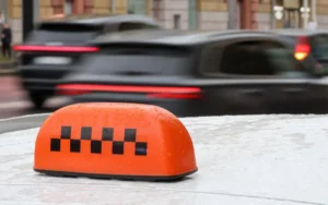 Ռուսաստանում առաջարկում են ինքնազբաղված տաքսիստներին ամբողջությամբ ենթարկել ագրեգատորներին