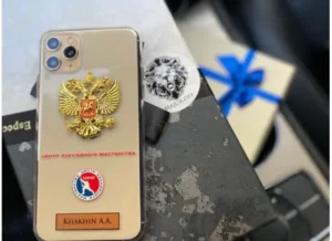 Продажи чехлов с гербом России резко возросли